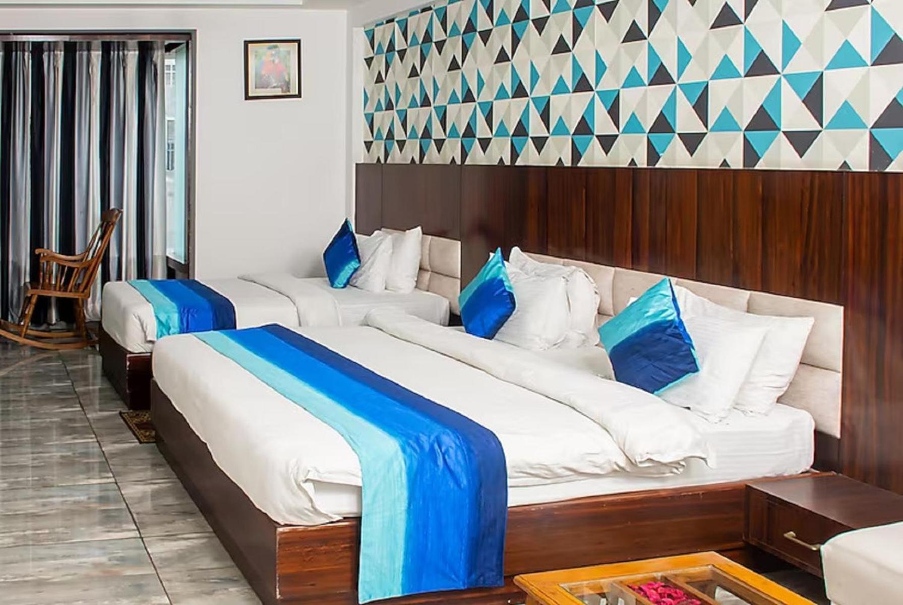 Hotel Sgt Plaza Варанаси Екстериор снимка
