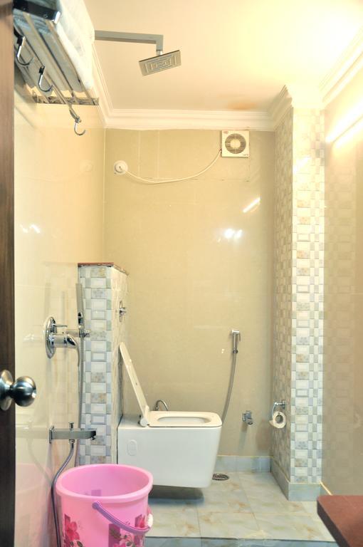 Hotel Sgt Plaza Варанаси Екстериор снимка